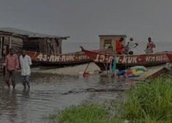 Floods divide Queen Elizabeth National Park into two