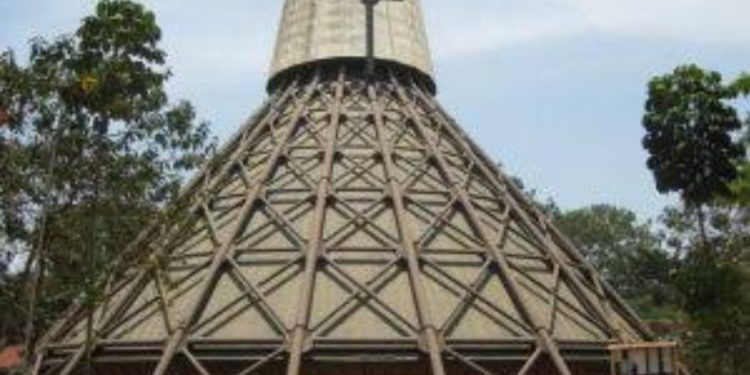 Pilgrims crashed by garbage truck, 4 severely injured