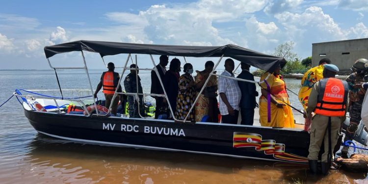 Minister Babalanda commissions speed boat for Buvuma RDC’s office