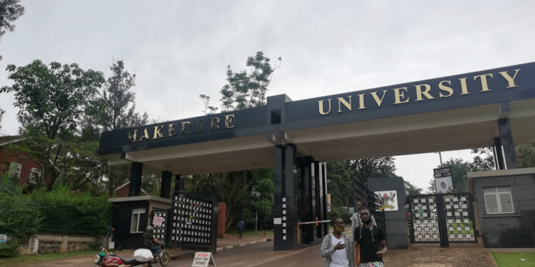 Makerere University staff threaten to lay down tools over salary deduction