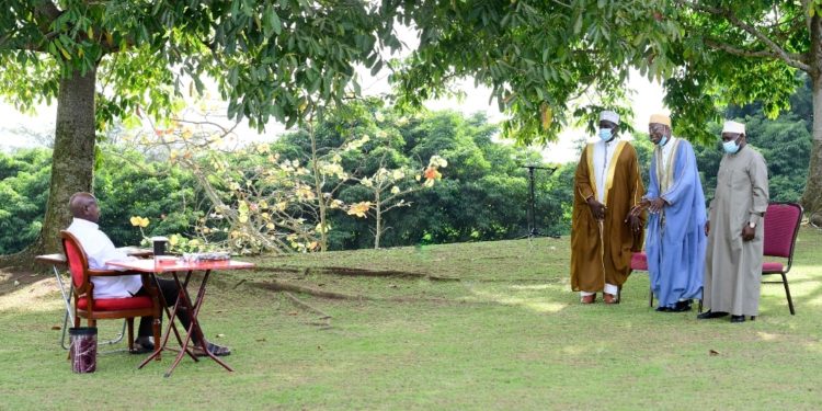 President Museveni meets Muslim leaders, promises to support Islamic projects