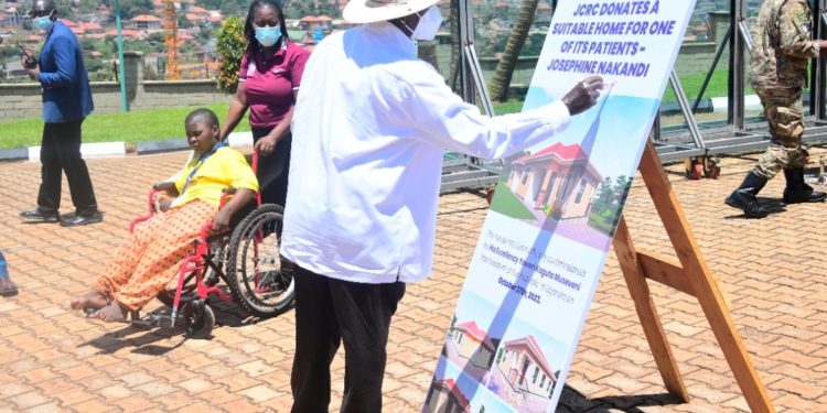President Museveni challenges local scientists to fast-track HIV/AIDS vaccine development as he commissions  bone marrow transplant center 
