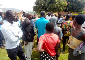 Jinja headteacher survives lynching over poor PLE performance, police fires in the air to save him from angry parents