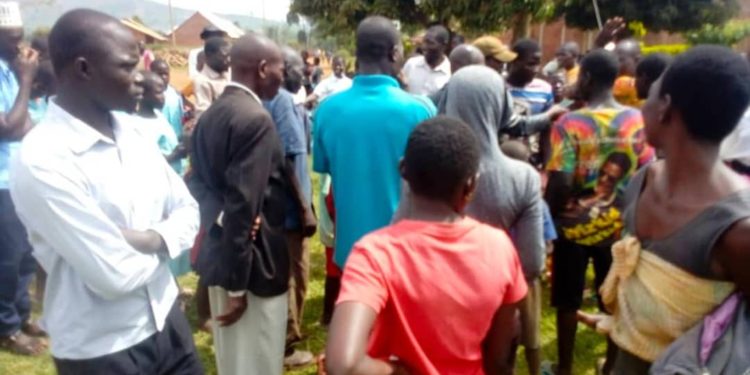 Jinja headteacher survives lynching over poor PLE performance, police fires in the air to save him from angry parents
