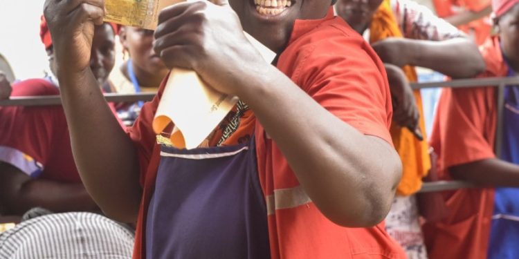 H.E Museveni supports Luwero vendors with additional capital