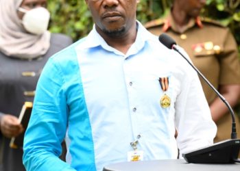 Murder of Ndiga clan leader: President Museveni awards brave man who captured armed assailants responsible for the shooting