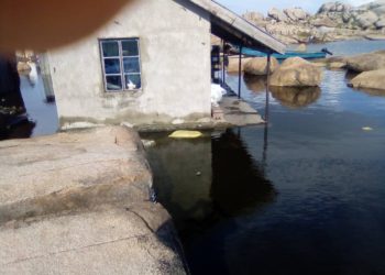 Tension rises as L. Victoria swallows up 100 households, police detach and URA offices as hundreds are displaced in Namayingo