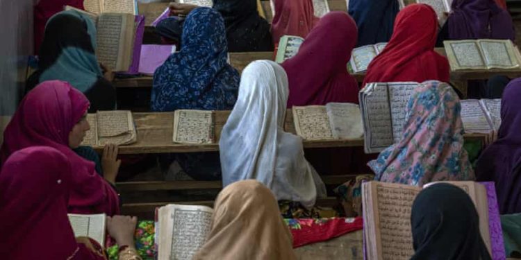 77 primary schoolgirls poisoned in two schools, the person who did it had personal grudge with school directors