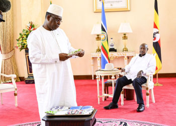 Museveni showcases Ugandan dairy products to Senegalese President