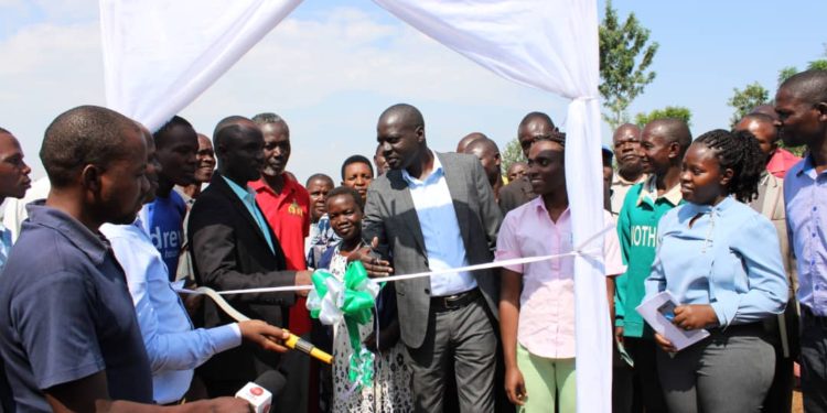 Namayingo DRDC irked by shoddy works by contractor, cancels commissioning of Govt Project