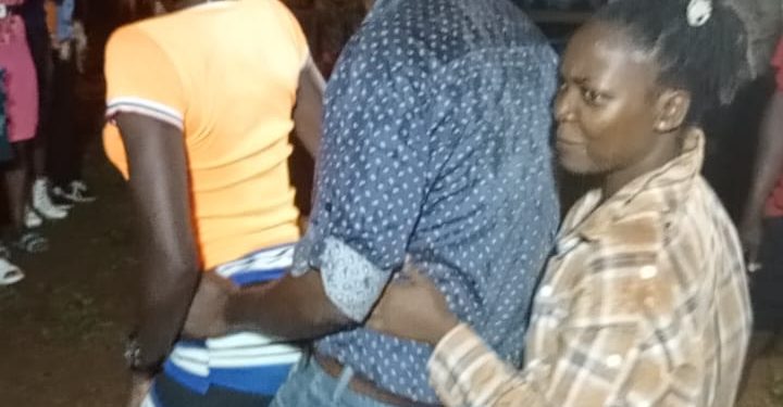 Video: Jinja journalists turn come together party into bebs-guys chewing binge amidst cheering with obsece songs