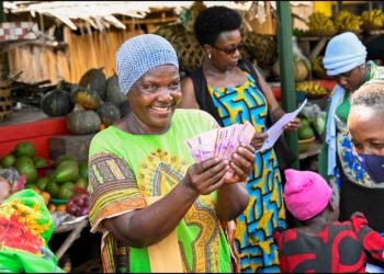 PRESIDENT MUSEVENI INTENSIFIES POVERTY ALLEVIATION EFFORTS, EXTENDS FINANCIAL SUPPORT TO MARKET VENDORS