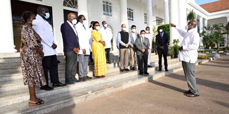 PRESIDENT MUSEVENI MEETS MULAGO HOSPITAL SURGEONS AFTER SUCCESSFUL KIDNEY TRANSPLANT