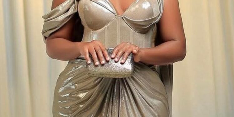 JULIANA ‘STEALS SHOW’ AT DESIRE, LEVIXONE WEDDING WITH GOLDEN GODDESS LOOK